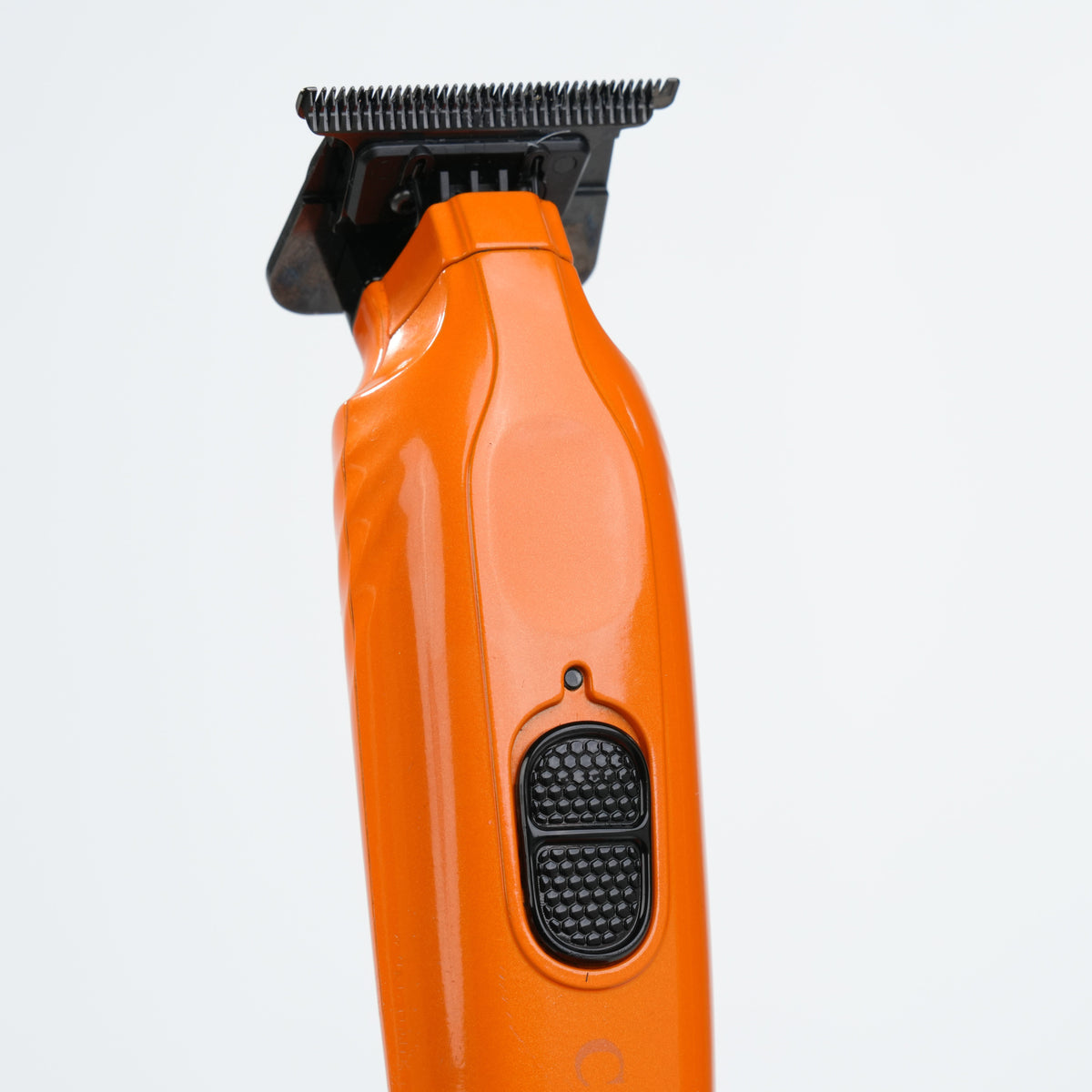 https://cdn.shopify.com/s/files/1/0937/0153/8155/files/WEBSITE_BARBER_TOOLS-08599.jpg?v=1772658015